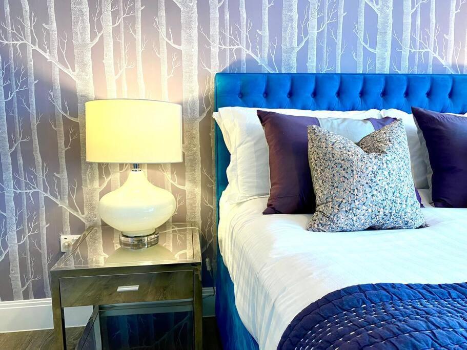 Stunning 3 Bedroom Penthouse Apartment - Free Parking & Wifi - 1 Minute Walk To Poole Quay - Great Location - Free Parking - Fast Wifi - Smart Tv - Newly Decorated - Sleeps Up To 6! Close To Poole & Bournemouth & Sandbanks Exterior foto